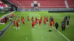 Suasana latihan resmi PSS Sleman di Stadion Kapten I Wayan Dipta, Bali, Jumat (30/6/2023), jelang  laga pembuka BRI Liga 1 2023/2024 menghadapi tuan rumah Bali United. (Bola.com/Alit Binawan)