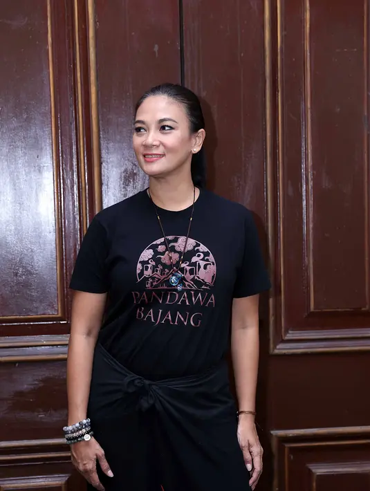 Ibu empat orang anak itu kini fokus mengurus anak-anaknya. Sejak anak-anaknya beranjak besar, sedikit demi sedikit ia mulai  mengurangi kegiatannya di dunia hiburan. (Nurwahyunan/Bintang.com)