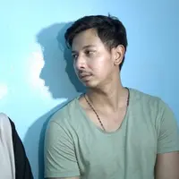 Setelah pulang dari umrah, Fairuz A Rafiq memutuskan untuk berhijab. Tentu saja keputusan itu mendapatkan dukungan dari kekasihnya, Sonny Septian.