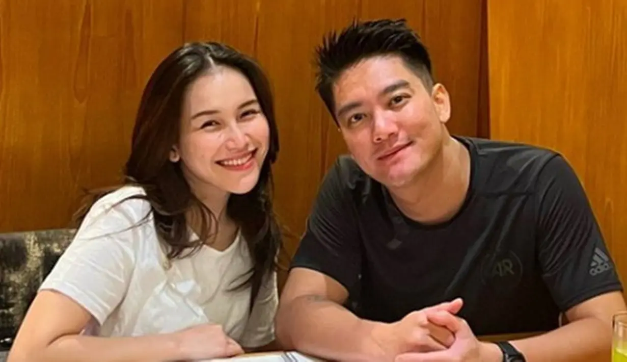 Namun, gosip mengenai keduanya tengah menjalin hubungan asmara langsung dibantah oleh Ayu Ting Ting. Ibu dari Bilqis ini menyebut jika dirinya dan Boy William hanya sebatas teman. (Liputan6.com/IG/@boywilliam17)