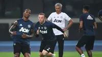 Top 3 Berita Bola: Titah Mourinho Usir 9 Pemain MU