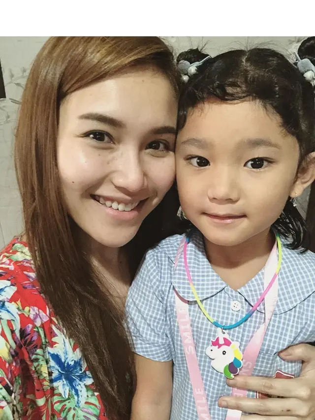 7 Potret Ayu Ting Ting Tanpa Makeup, Tetap Memesona