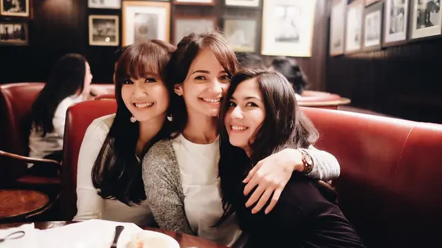 Jadi Mak Comblang, Ini 6 Potret Persahabatan Febby Rastanty dan Jessica Mila