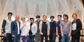 Dua band besar Tanah Air siap berbagi panggung sebelum bulan Ramadan. Kolaborasi keduanya akan di gelar di The Pallas, SCBD, Jakarta Selatan pada Rabu (24/5). (Adrian Putra/Bintang.com)