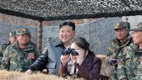 Kim Jong Un Awasi Uji Rudal Jelajah dari Kapal Perang, Kim Ju Ae Ikut Temani Ayah