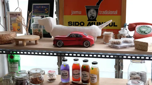 FOTO: Menikmati Jamu Tradisional Kala Pandemi COVID-19