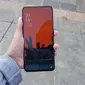 Tampilan Oppo Reno 10x Zoom yang minim bezel (Liputan6.com/ Agustin Setyo W)