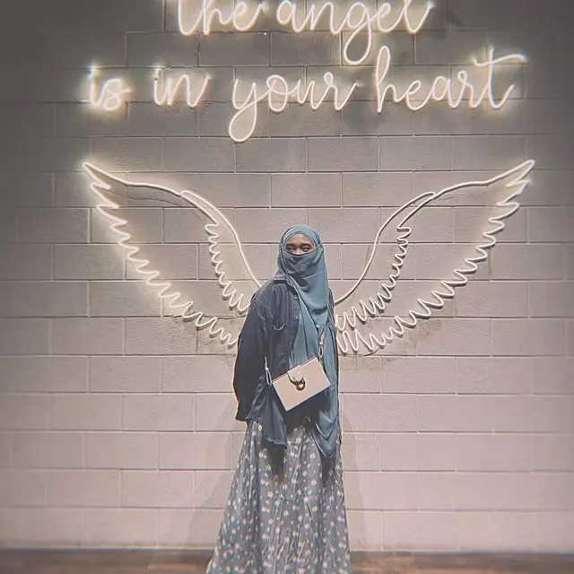 Foto Tanpa Hijab Disebar Kekasih ART, Ini 6 Potret Istri Virgoun Pakai Cadar