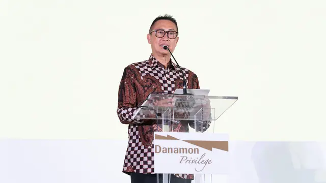 Hafid Hadeli selaku Wakil Direktur Utama PT Bank Danamon Indonesia Tbk ketika memberikan opening speech pada acara Danamon Wealth Series 2023 Menyulap Tantangan menjadi Peluang Emas 2024. (Dok Danamon)