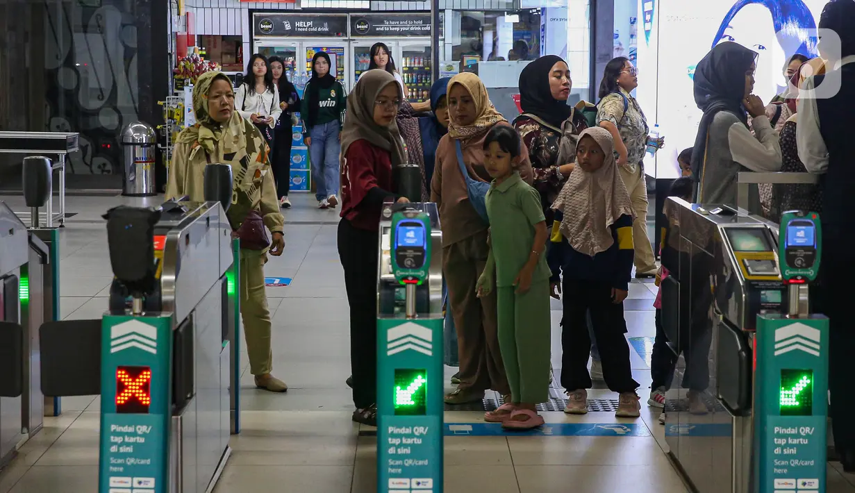 Untuk diketahui, perayaan pergantian tahun 2024 ke 2025 di Jakarta mengangkat tema Semarak Jakarta Mendunia. (Liputan6.com/Angga Yuniar)