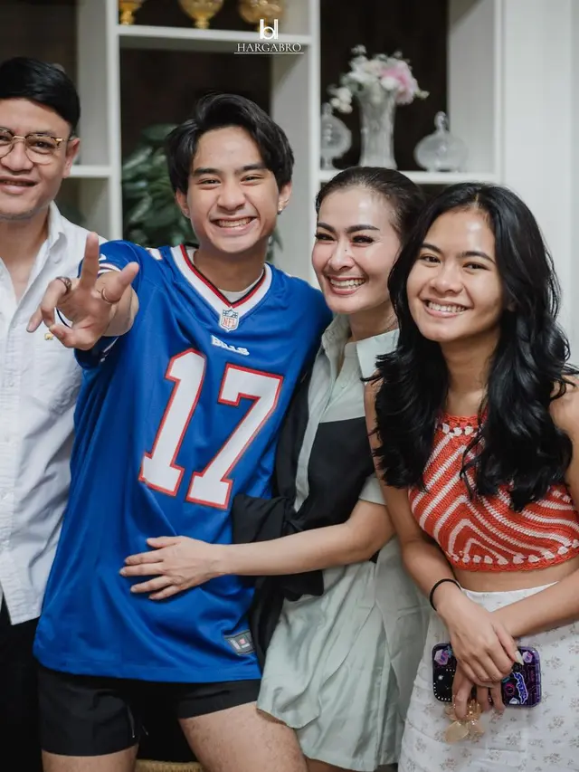 Ultah anak Iis Dahlia Devano ke-21