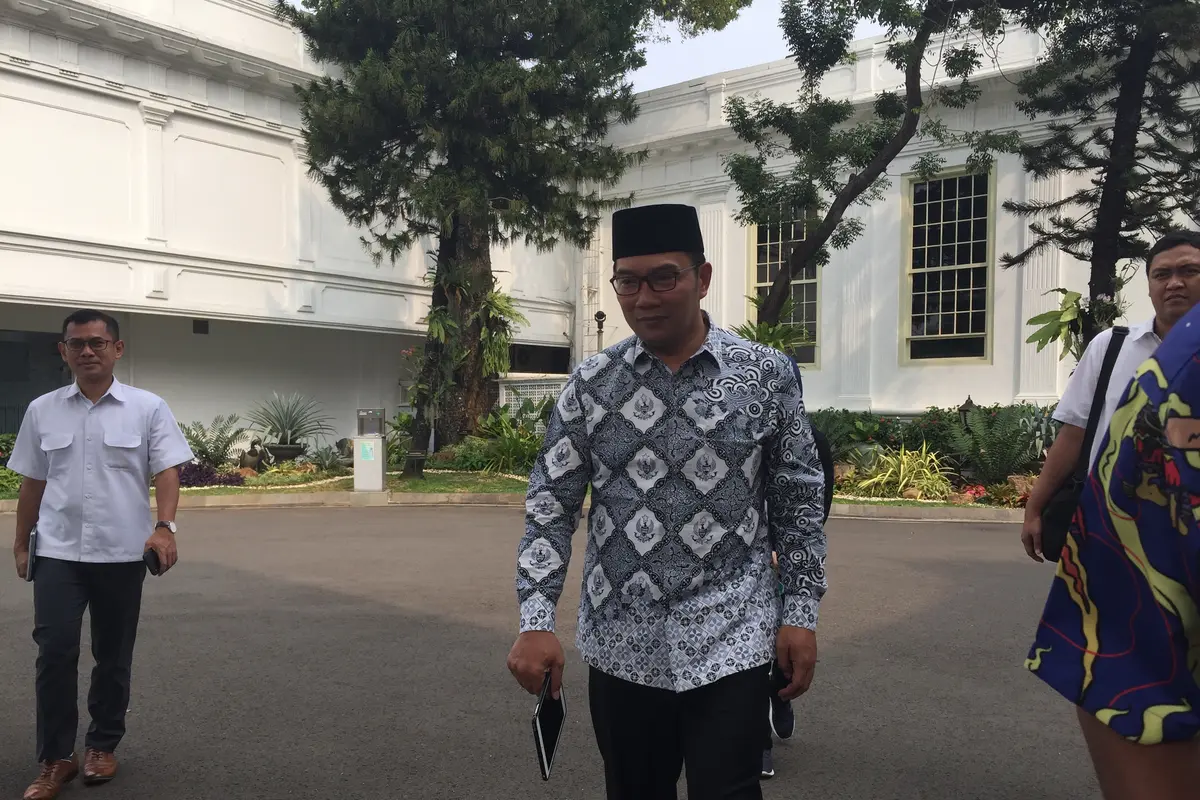 Gubernur Jawa Barat Ridwan Kamil menemui Presiden Jokowi di Istana Kepresidenan Jakarta. (Merdeka.com/Intan Umbari Prihatin)