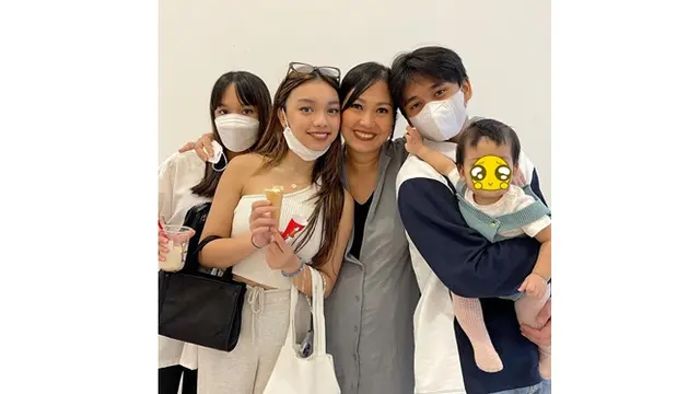 6 Potret Keakraban Keluarga Nola B3 dan Kimbab Family, Rayakan Momen Ultah