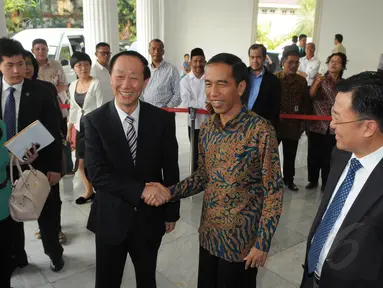 Utusan Pemerintah Republik Rakyat Tiongkok, Wang Jiarui menemui Jokowi di Balaikota DKI Jakarta, (15/9/14).(Liputan6.com/Herman Zakharia)