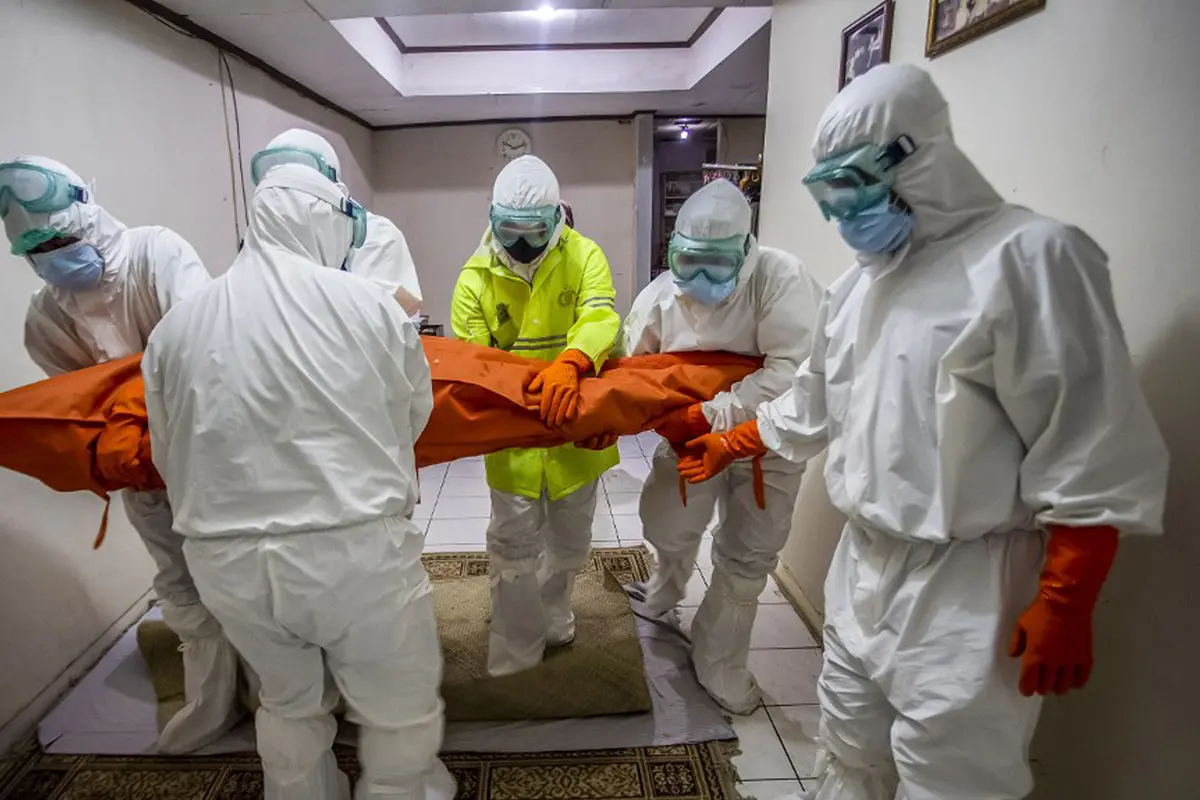 FOTO: Berjibaku Melawan Gelombang Virus Corona COVID-19 di Indonesia
