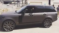 Lionel Ritchie memberikan Range Rover yang secara khusus dibuat kustom untuk kado putri kesayangannya yang berulang tahun ke-16.