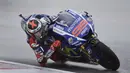 Di bawah hujan deras Jorge Lorenzo mencoba Circuit of the Americas (COTA), Austin, Amerika Serikat. (AP Photo/Tony Gutierrez)