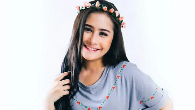 Imutnya Prilly Latuconsina Berponi Rata