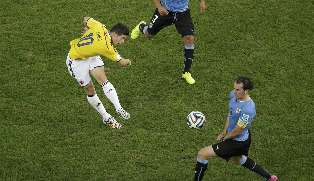 Gol terbaik Piala Dunia 2014 ternyata menjadi milik striker timnas Kolombia James Rodriguez, Brasil. (REUTERS/Felipe Dana)