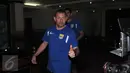 Pelatih Persib, Dejan Antonic menyapa para penggemar usai makan malam di hotel Tyara Plaza, Ciamis. Sabtu (9/4/2016). Persib akan melakoni laga segitiga melawan PSGC Ciamis, Minggu (10/4). (Liputan6.com/Helmi Fithriansyah)