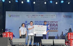 UNIQLO Sumbang Rp 11,1 Miliar dan Puluhan Ribu Pakaian untuk Korban Banjir Sumatera. (Liputan6.com/Winda Nelfira)