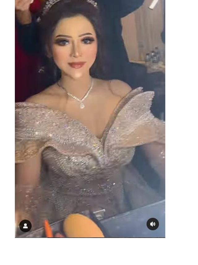 6 Potret Detail Penampilan Bella Bonita Istri Denny Caknan saat Resepsi, Jadi Sorotan