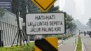 Jalur sepeda permanen di kawasan Sudirman, Jakarta, Kamis (17/6/2021). Kapolri Jenderal Listyo Sigit Prabowo akan membongkar jalur sepeda di Jalan Sudirman - Jalan Thamrin dan mempelajari jalur khusus sepeda di negara lain. (Liputan6.com/Faizal Fanani)