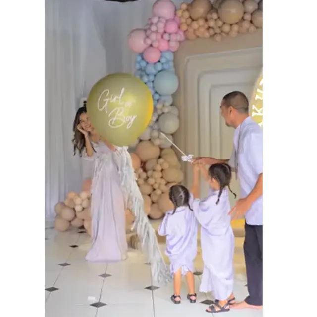 6 Momen Acara Pengajian 4 Bulanan Kehamilan dan Gender Reveal Yasmine Wildblood