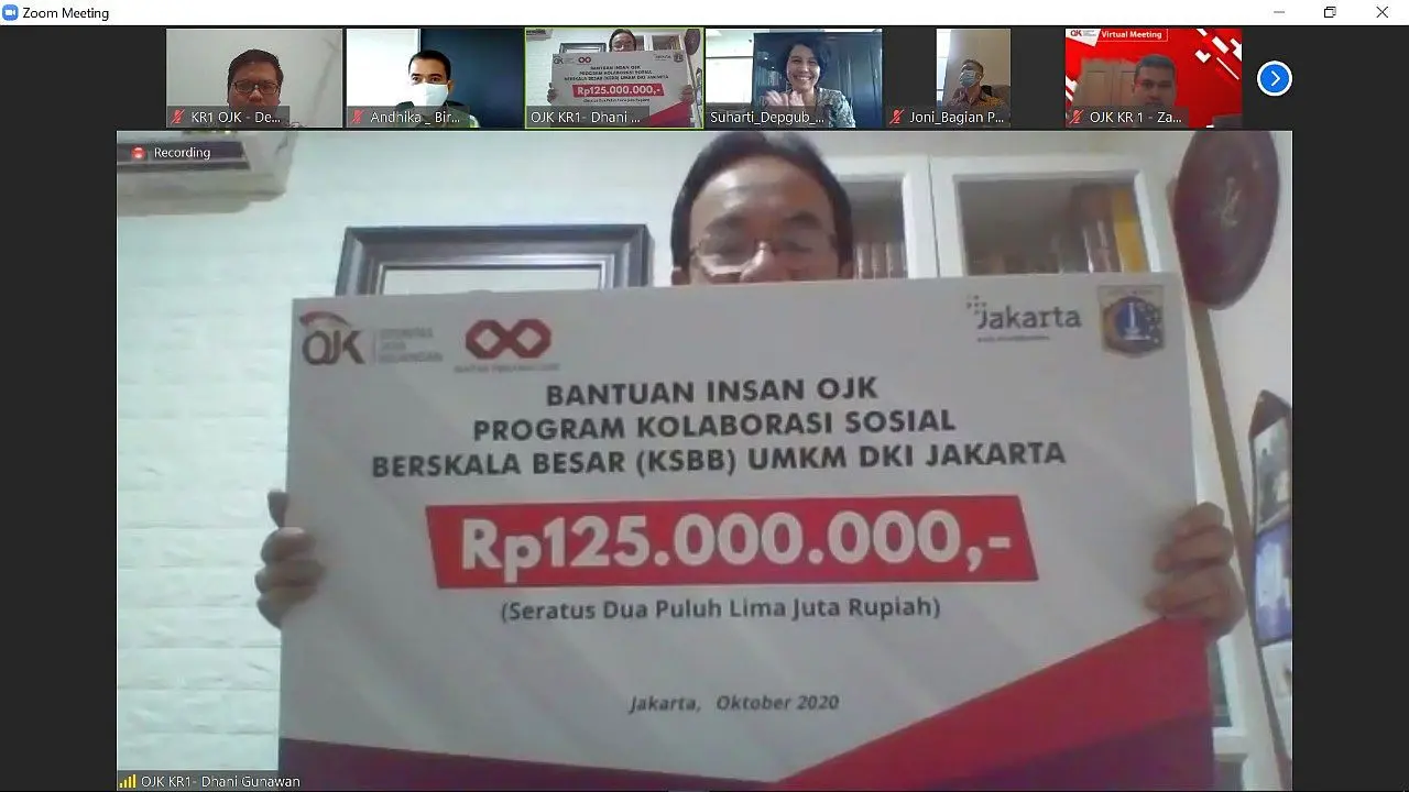 Pegawai di Kantor OJK Regional 1 DKI Jakarta dan Banten, Ikatan Pegawai OJK (IPOJK), beserta dengan Forum Komunikasi Industri Jasa Keuangan (FKIJK) DKI Jakarta memberikan dukungan dana untuk program KSBB UMKM.