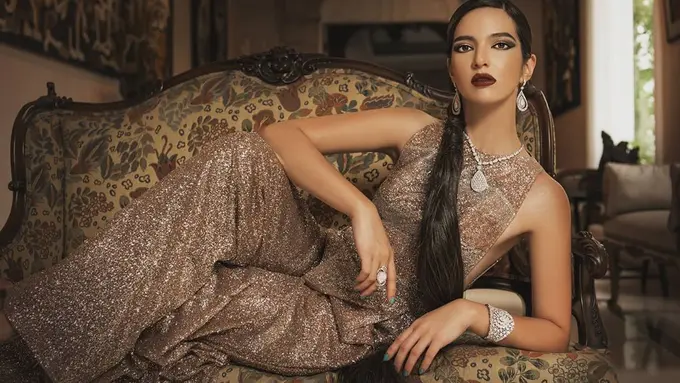 6 Gaya Pemotretan Terbaru Nia Ramadhani di Rumah, Tampil Mewah dan Memesona