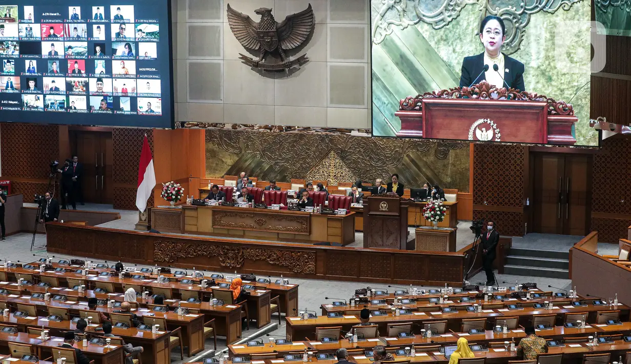 Rapat Paripurna dipimpin langsung oleh Ketua DPR RI Puan Maharani. Puan memberikan pidato pembukaannya dalam rapat tersebut. (Liputan6.com/Faizal Fanani)