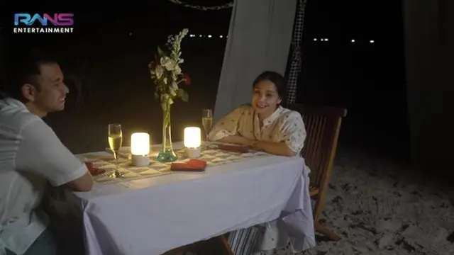 Momen dinner romantis Raffi Ahmad dan Nagita Slavina. (Sumber: YouTube/RANS Entertaiment)