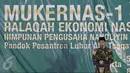 Presiden Joko Widodo (Jokowi) memberikan pidato saat menghadiri Pembukaan Musyawarah Kerja Nasional (Mukernas) I Himpunan Pengusaha Nahdliyin (HPN) di Pondok Pesantren Luhur Al Tsaqafah Cepedak Jagakarsa, Jakarta, Jumat (5/5). (Liputan6.com/Angga Yuniar)