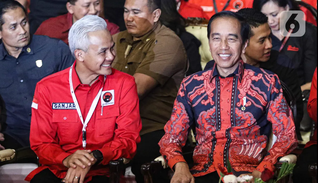 Kala Jokowi dan Ganjar Pranowo Gandeng Megawati di Rakernas PDIP - Foto ...