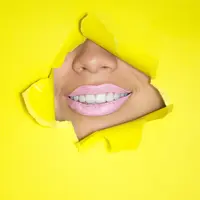 Ilustrasi bibir | unsplash.com/@hana_loe