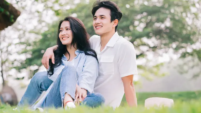 perempuan dan pasangan 3 agustus dua