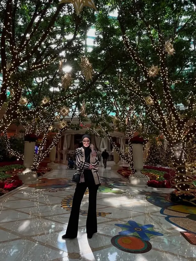 OOTD Inneke Koesherawati Liburan Akhir Tahun ke Amerika. [@inekekoes]