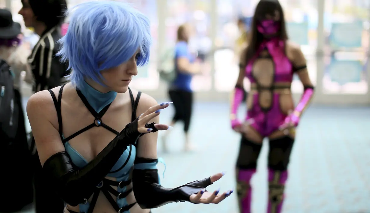 Pehobi mengenakan kostum karakter imajinasi di Comic-Con International 2015 di San Diego, Kalifornia, Kamis (9/7/2015). Acara ini pertama kali dihelat pada tahun 1970. (REUTERS/Sandy Huffaker)