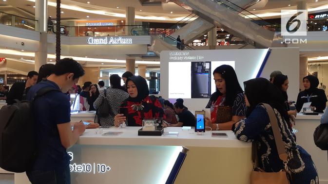 Antrean penjualan Galaxy Note 10 di Mall Kota Kasablanka, Jakarta (/ Agustin Setyo W)