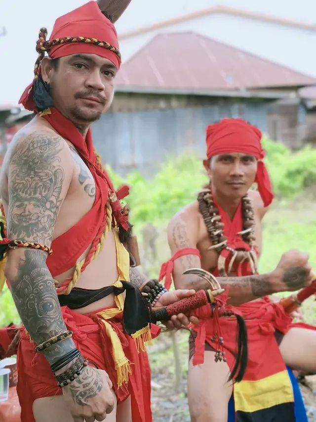 Lama Vakum, Ini 6 Potret Terbaru Frans Indonesianus Jadi Tokoh Pelestari Budaya