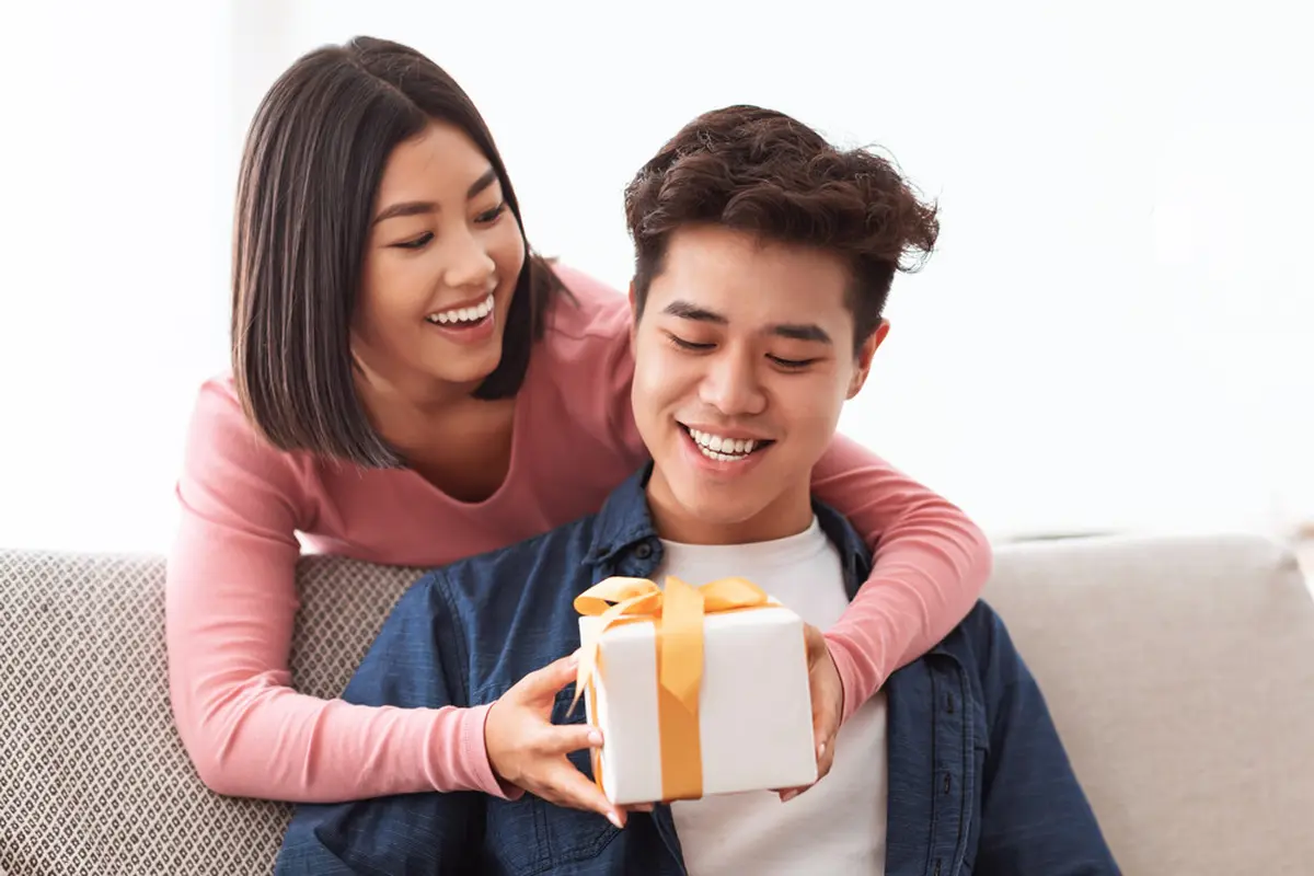 ilustrasi kado valentine/Prostock-studio/shutterstock