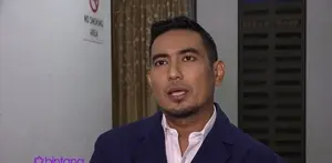 Biasanya, masyarakat yang merayakan Hari Raya Natal identik dengan tradisi tukar kado. Tetapi keluarga Rio Febrian tidak melakukan tradisi tukar kado dari tahun ke tahun.