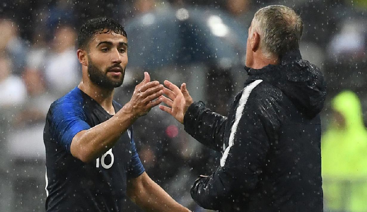 3. Nabil Fekir - Pasca ditolak Liverpool karena riwayat cedera, tak membuat pasaran dari gelandang Prancis ini menurun. Kali ini giliran Manchester United yang berupaya mendekati sang pemain untuk diboyong ke Old Trafford. (AFP/Franck Fife)