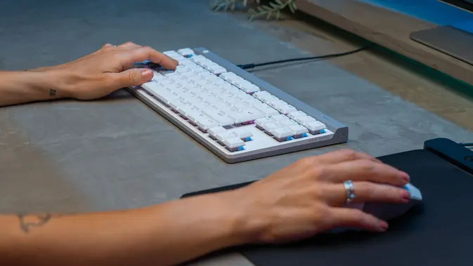  Logitech G)</p>