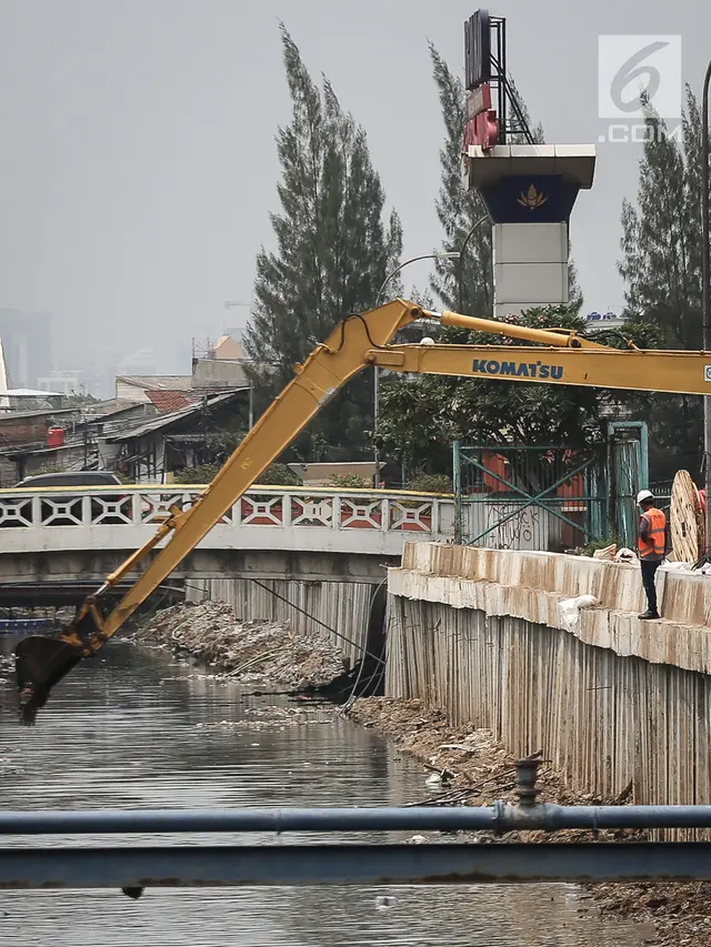 Menengok Pembangunan Turap Kali Sunter Jelang Musim Penghujan
