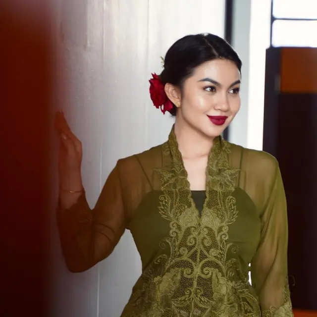 Pesona 6 Artis Tampil Cantik dengan Pulasan Lipstik Merah, Amanda Manopo hingga Ariel Tatum