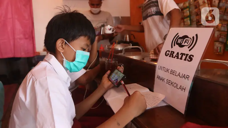 Warung Kopi Ini Sediakan Wifi Gratis untuk Anak Sekolah Agar Bisa Belajar Online