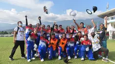Para pemain Tim Criket putri Papua merayakan kemenangan atas Bali pada laga final cricket putri PON XX Papua 2021, Minggu, (26/09/2021). ( Foto : PON PAPUA XX PAPUA/Soleha )