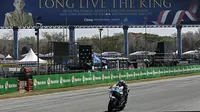 Alex Marquez pada latihan bebas MotoGP Thailand 2025 di Sirkuit Buriram. (Lillian SUWANRUMPHA / AFP)