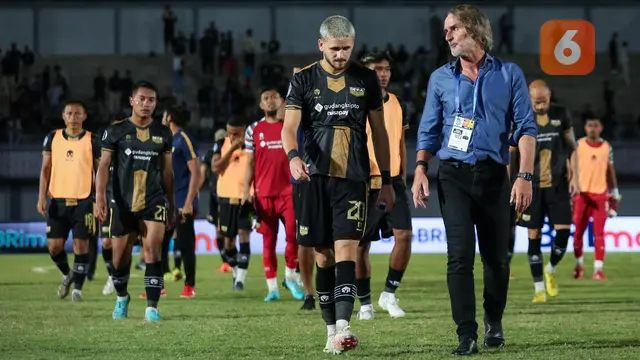 Foto: Debut Mantan Pelatih Galatasaray Bersama Dewa United saat Melawan Persis Solo